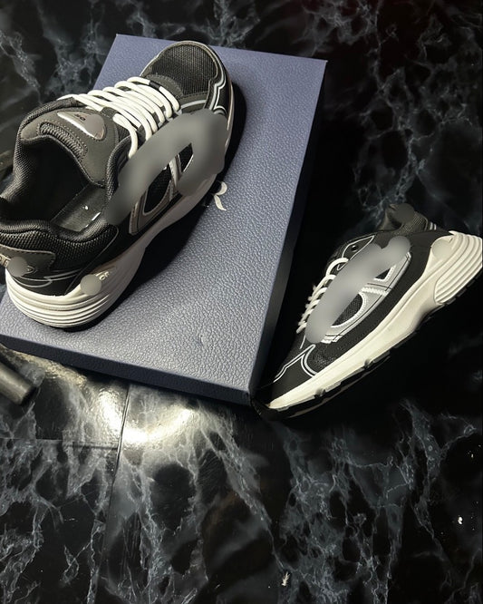 B3 Black / White
